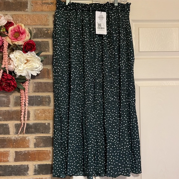 exlura Dresses & Skirts - Skirt forest green polka dots